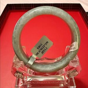Elegant Apple Green Jade Bangle